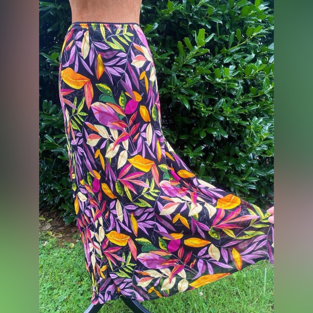 Vintage Floral Maxi Skirt: Y2K/Tropical/Feminine/Bohemian/Vacation/Romantic